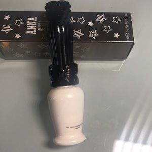 - Anna Sui whipped eyeshadow 001